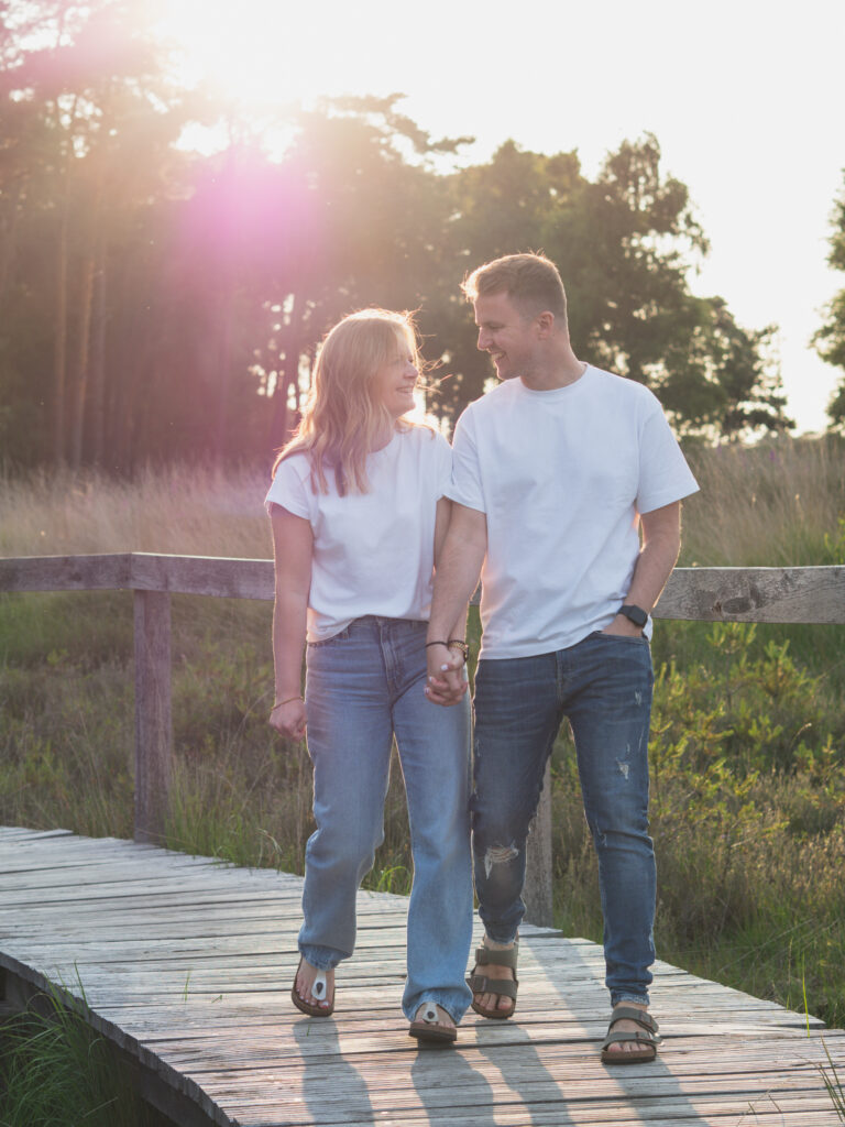 Pärchen Hand in Hand