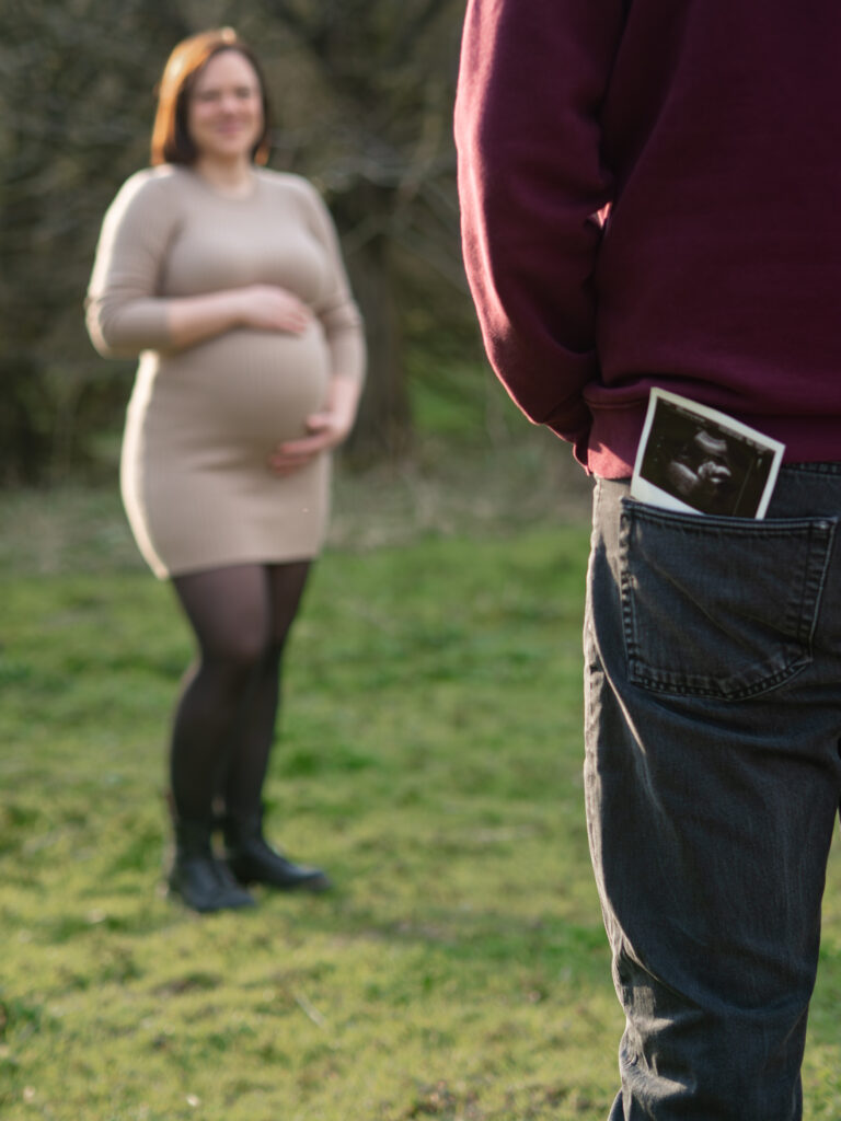 Ultraschallbild in der Hosentasche des Mannes